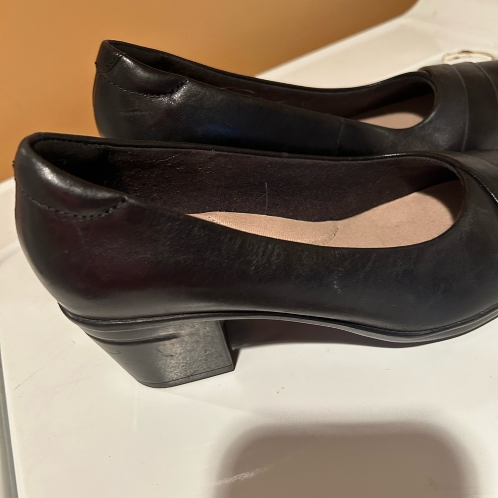 Size 7. 5 Clark’s block heel in like new condition.